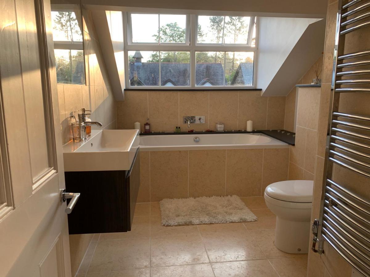 The Penthouse Bowness Luxury Loft Jacuzzi Bath & Complimentary Lakeview Spa Membership Extérieur photo