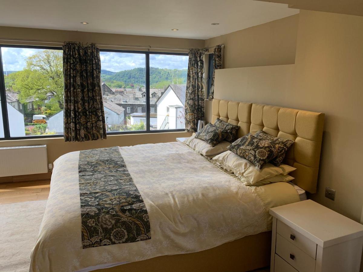 The Penthouse Bowness Luxury Loft Jacuzzi Bath & Complimentary Lakeview Spa Membership Extérieur photo