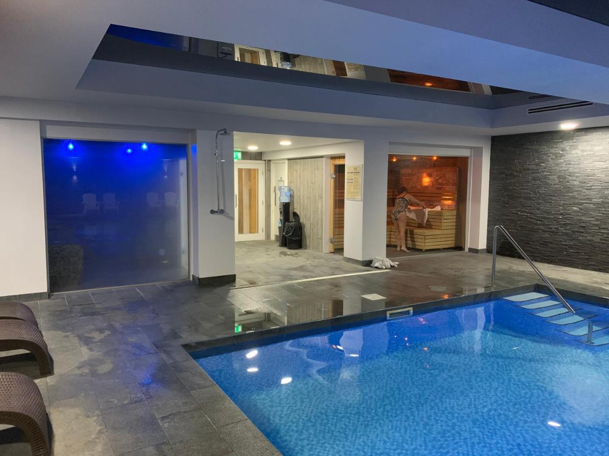 The Penthouse Bowness Luxury Loft Jacuzzi Bath & Complimentary Lakeview Spa Membership Extérieur photo