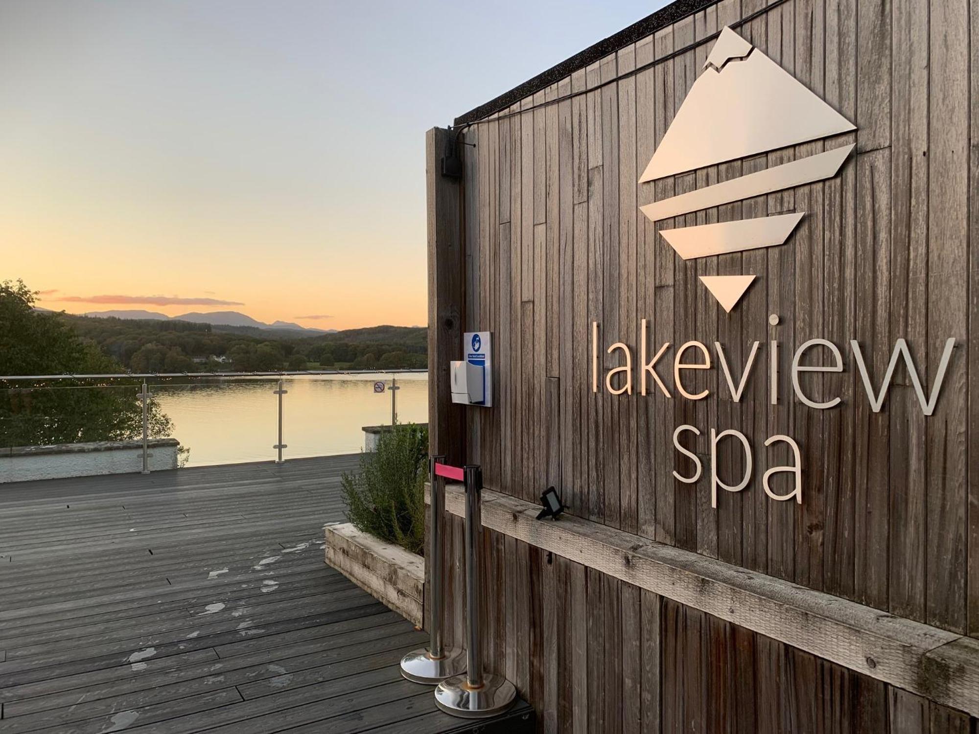 The Penthouse Bowness Luxury Loft Jacuzzi Bath & Complimentary Lakeview Spa Membership Extérieur photo