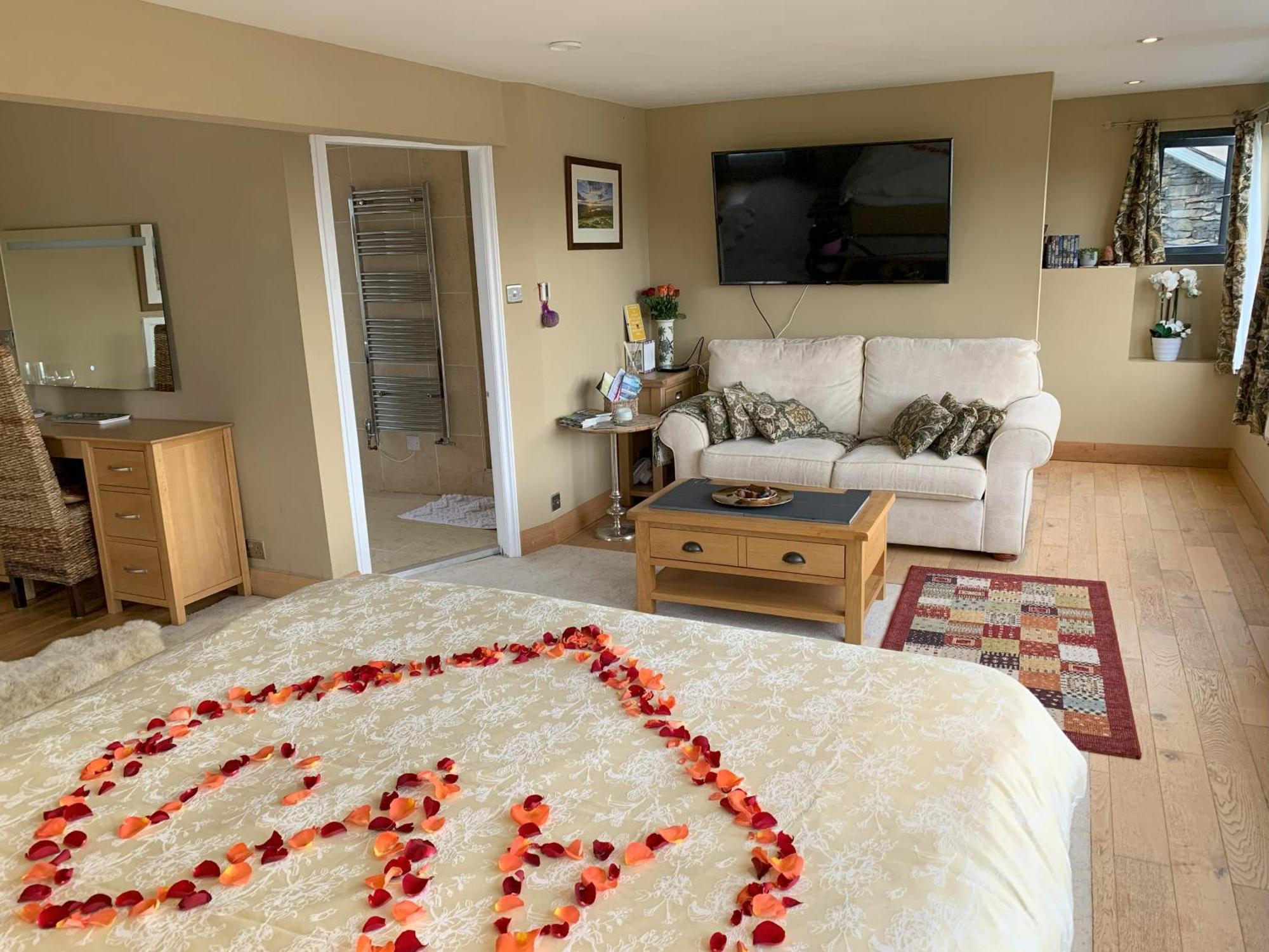 The Penthouse Bowness Luxury Loft Jacuzzi Bath & Complimentary Lakeview Spa Membership Extérieur photo